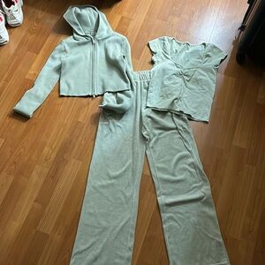 Brandy Melville John gult sage green set of 3 hoodie t shirt sweat pants